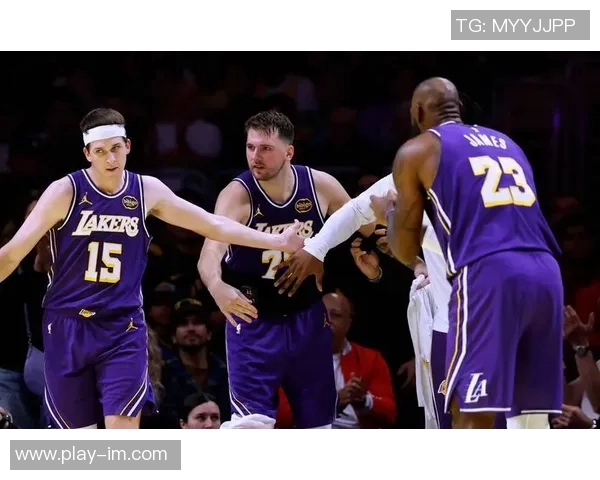 湖人缺少詹姆斯状态低迷半场落后马刺5分东契奇表现出色贡献22分 湖人缺少詹姆斯状态低迷半场落后马刺5分东契奇表现出色贡献22分